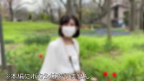 [Chinpo Fallen Married Woman !!] Une femme de 26 ans sur Instagram qui a fait ses débuts devant la caméra. La grosse bite d'un beau conférencier est cassée et baise avec un piston dur !! [Creampie extrême]