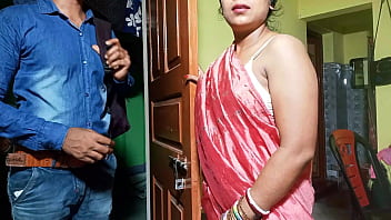 Bra Salesman engañó a Bhabhiji para que hiciera chudayi porno indio con clara voz en hindi