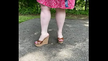Fattyfeet420 showing her sexy mules