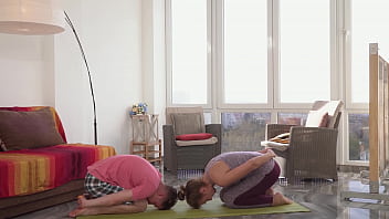 avó fodida por jovem instrutor de ioga
