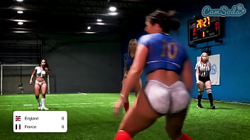 Jogo de futebol sexy entre Inglaterra e França termina nos pênaltis