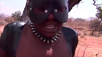 アフリカ人 はげ頭 ホットな女性 アウトドア 公共 ハードコア エスニック BDSM