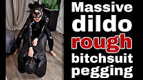 Femdom Bondage Bitchsuit Pegging Enorme Strapon Strap On FLR Miss Raven Training Zero