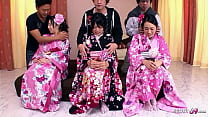 毛むくじゃらオマンコの3人のかわいいJAVティーンとの珍しい日本の乱交