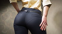 Cul parfait asiatique en pantalon de travail serré taquine la ligne de culotte visible