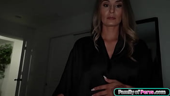 Familyofpervs.com - Stepmom is almost caught blowing stepson
