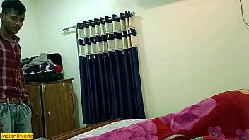 Meia-irmã gostosa usa o pau grande do meio-irmão para alívio sexual! sexo indiano