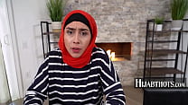 ヒジャブを着た継母はアメリカの熟女が何をしているかを学ぶ - リリー・ホール