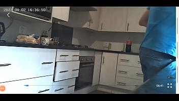 Spycam: Habe meine Frau dabei erwischt, wie sie den Lieferboten fickt