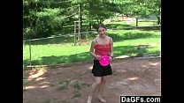Dagfs - Pequeña rubia mostrando su cuerpo para ganar el juego