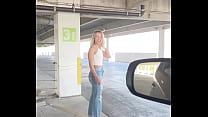 MSDF - Bubble Butt jovem Emma Bugg pegou no estacionamento pelo padrasto de seu amigo e fodeu
