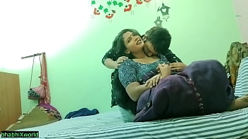زوجة البنغالية الجديدة أول ليلة الجنس! مع الحديث الواضح