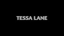 Tessa hat interrassischen Sex mit einem schwarzen Mann, der ihr enges Loch wirklich liebt