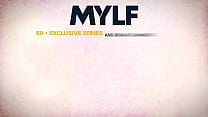 MYLF genießt es, Jungs beim Training zu necken, Hengste zu erwischen, die sie anstarren, und ihren eigenen Spaß zu haben