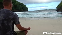 Die Meditation am Strand endete mit einem Blowjob