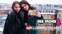 Lésbicas de 18 anos Sirena e Lana Rose da selfie ao orgasmo no ClubSweethearts