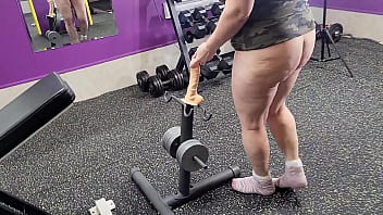 Thick Pawg Brings Huge Dildo to the Gym