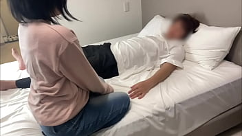 [Amateur couple's love hotel sex video ◯ released] A video of a couple moaning in a love hotel while making squishy noises.
