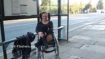 パラプリンセス屋外露出症と点滅する車椅子に縛られたベイビーショー