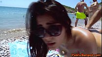 La ragazza incredibilmente calda Valentina Nappi scopata in spiaggia in pubblico